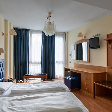 Hotel Alexander Лімоне-суль-Гарда Екстер'єр фото